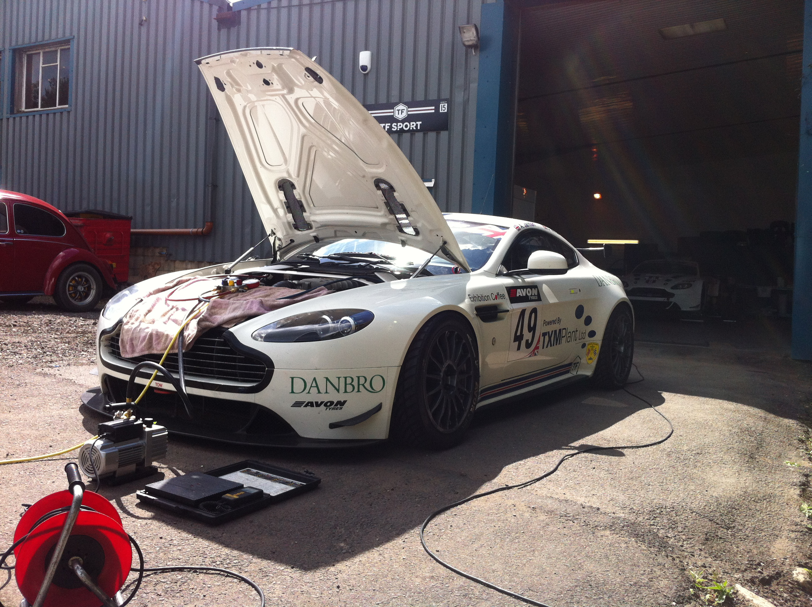 <Astin Martin Vantage>